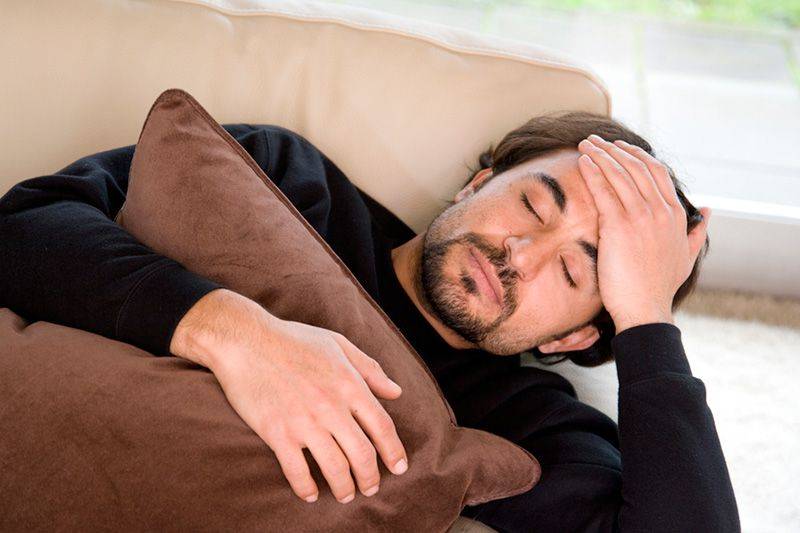 Первые симптомы отравления У мужчины отравление